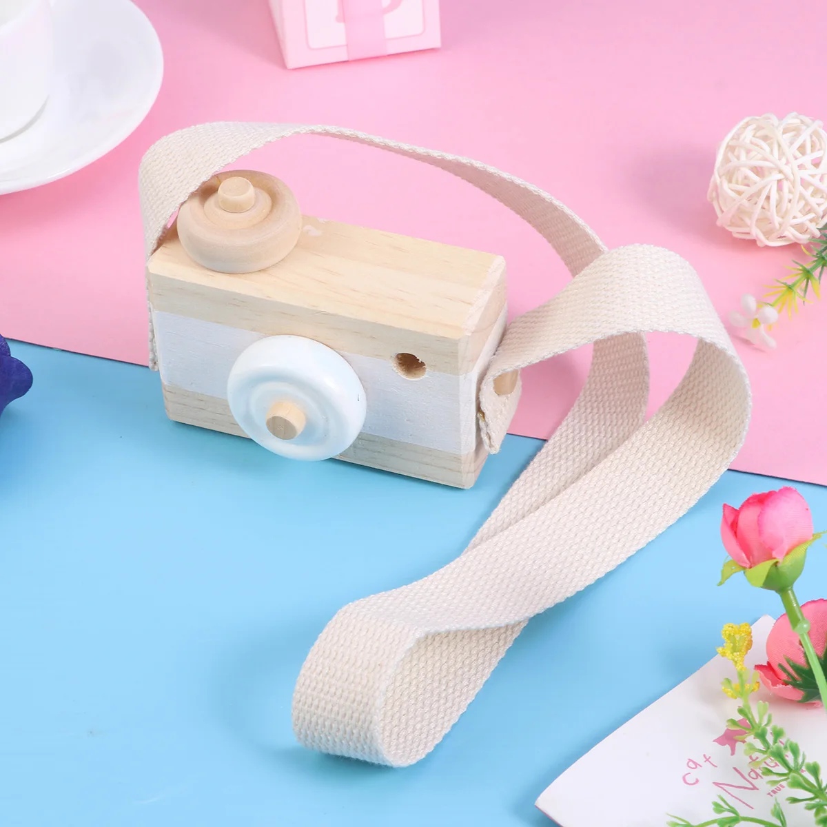 

Wooden Mini Camera Toy Kids' Room Hanging Decor Photo Taking Props Birthday Christmas Gift for Children Kids (White)
