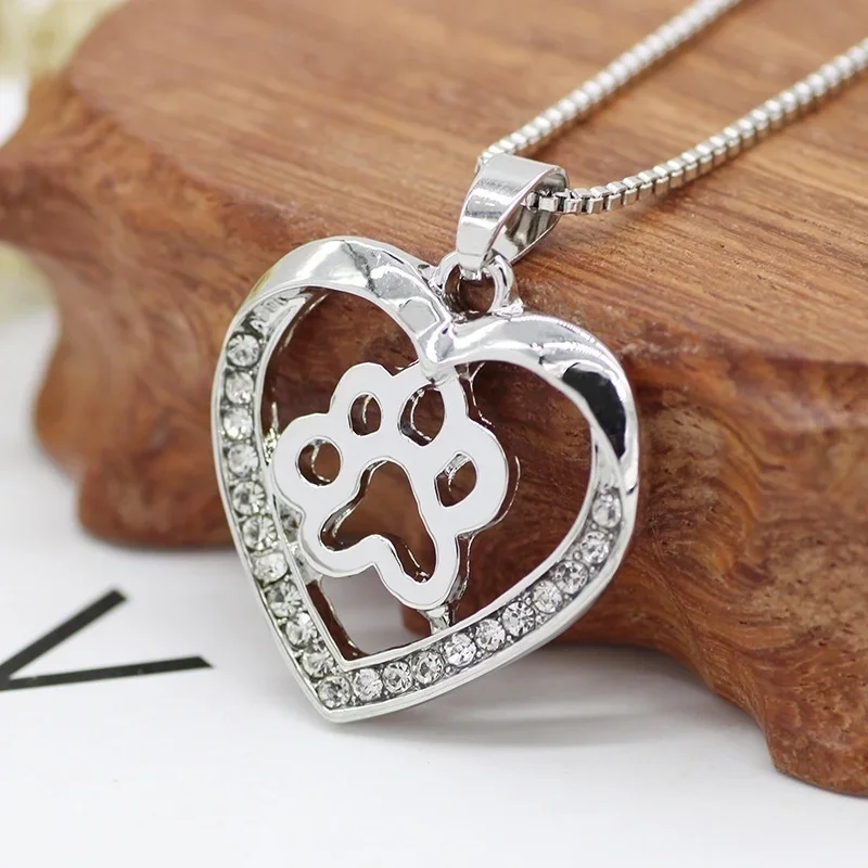 

New Heart-Shaped Hollow Dog Paw Print Pattern Pendant Necklace Women's Necklace Fashion Crystal Inlaid Pendant Accessory Jewelry