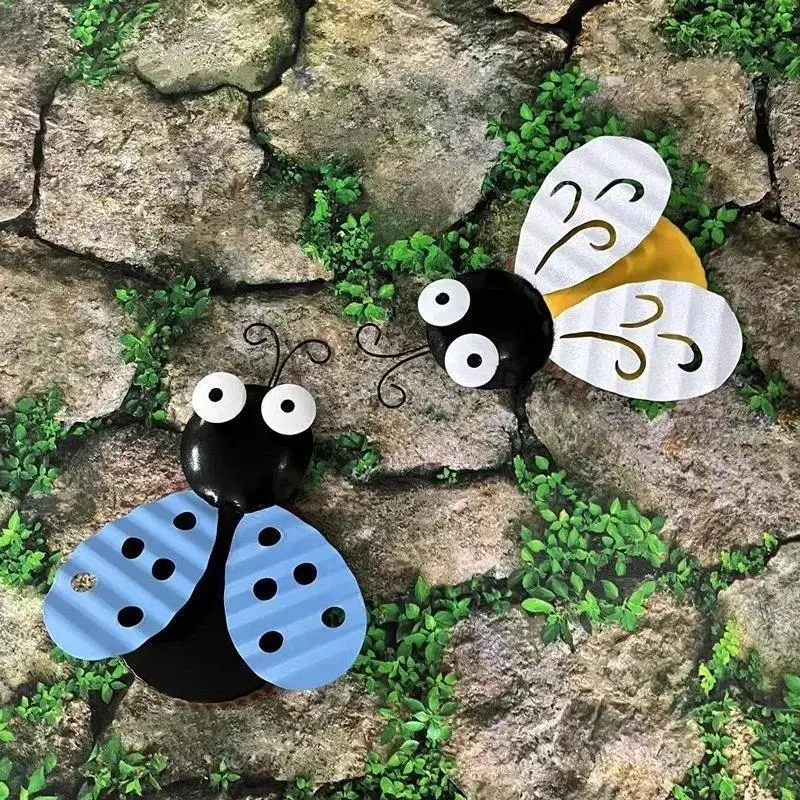 1 Pcs Mini Metal Ladybug Beetle Fence Hanger Wall Hanging Ornament Statue Outdoor Patio Garden Figurine Sculpture For Home Decor