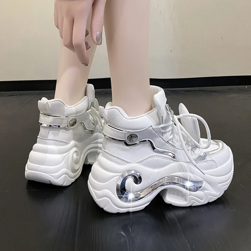 Chaussures en cuir décontractées à plate-forme haute pour femmes, baskets épaisses à lacets, talons cachés, chaussures de loisirs Bling, automne, nouveau, 2023