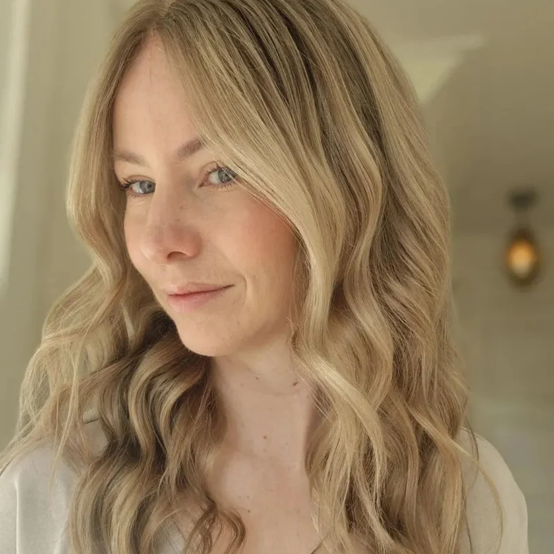 Ombre Light Blonde Highlights Wig Synthetic Fiber Mix Color Wig Middle Parting Long Deep Wave Womens Lace Front Wig Daily Used