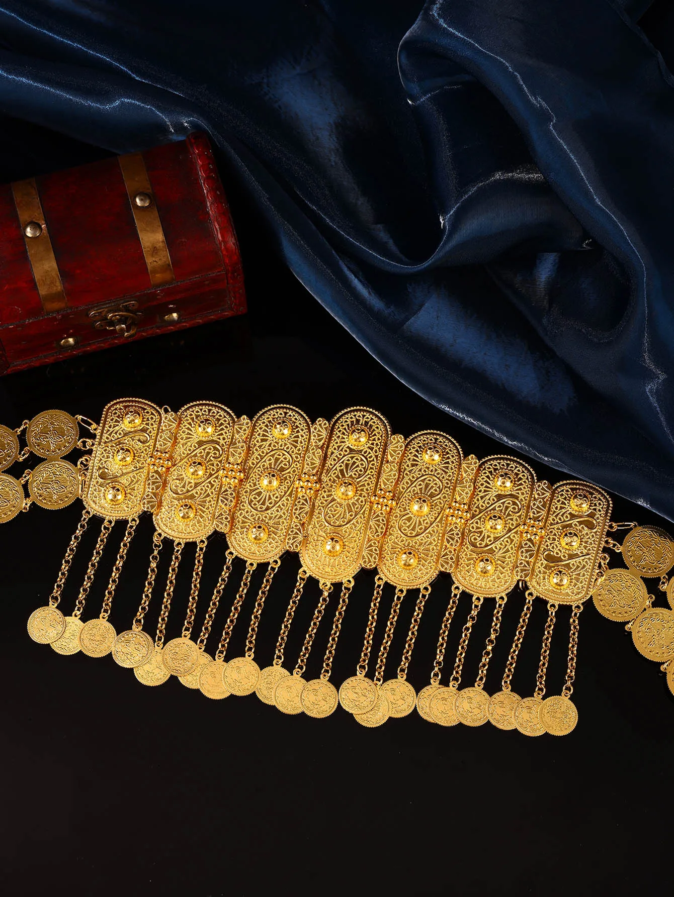 

The Robe Belt of Arab Women, made of Metal And With Coin Pendants, And The Robe Wedding Waist Chain of Moroccan Women