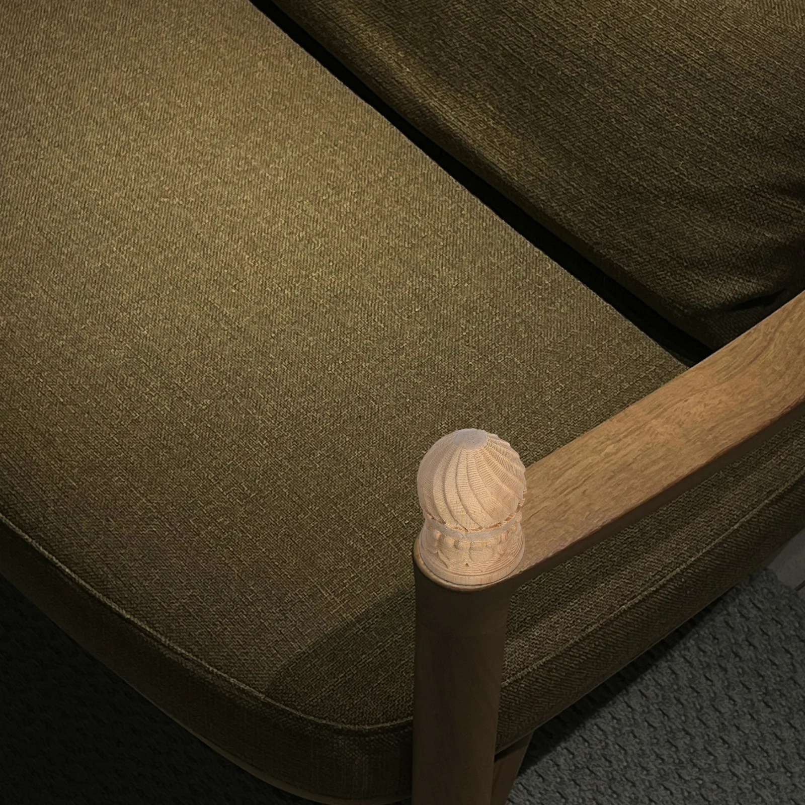 

Wooden Finials Solid Wood Pineapple Shape Finial European Style Decorative Sculpture for Home Post Tops Pineapple Finial