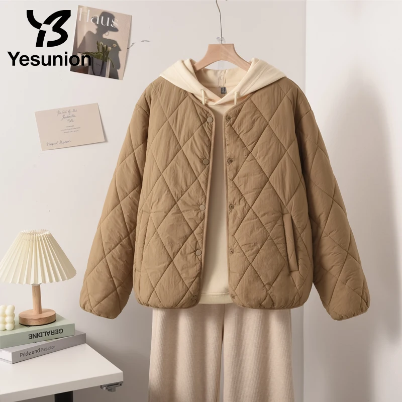 เสื้อแจ็คเก็ตผ้าฝ้ายเบาสบายสำหรับผู้หญิง YESUNION รุ่นหลวมสบาย ใส่ได้ทั้งฤดูใบไม้ร่วงและฤดูหนาว น้ำหนักเบาพิเศษ ไม่มีปก ติดกระดุมแถวเดียว แฟชั่นเสื้อคลุมกันหนาว