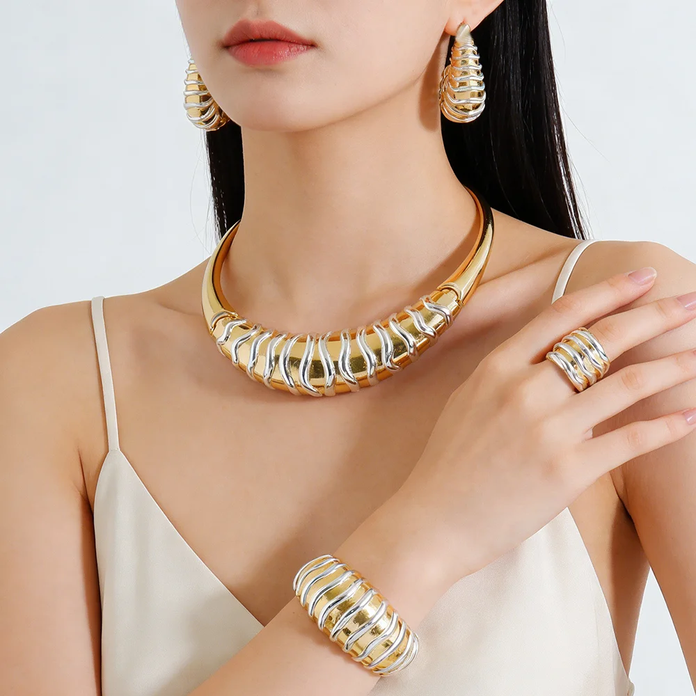 Vergoldetes Ohrringe- und Halsketten-Armband-Ringe-Set für Damen Italienischer Vintage Hochzeits- und Partyschmuck Geschenkset – Detail 12