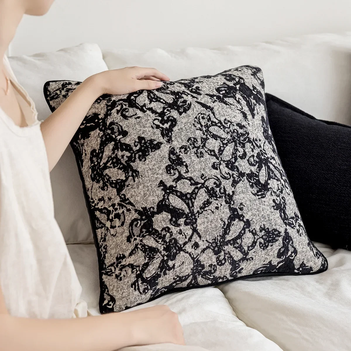 French Retro Jacquard Cushion Cover Geometric Texture Cotton Linen Pillow Cover Home Decor Black Light Luxury Pillowcase