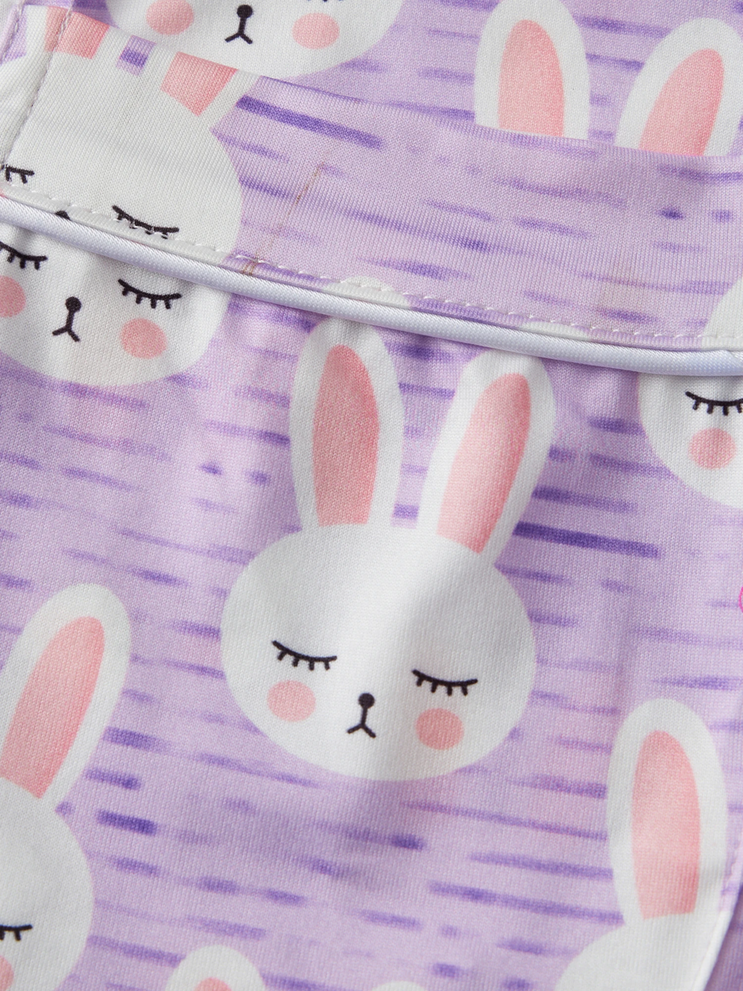 

Женский милый летний пижамный комплект с очаровательным принтом кролика, топом с V-образным вырезом и короткими рукавами, а также подходящими шортами для отдыха дома.