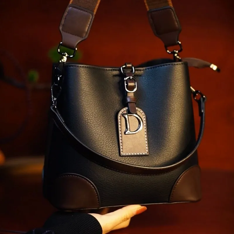 

Summer Trendy Large Capacity Women'S Bucket Bag Fashionable Daily Use Crossbody Shoulder Bag Practical High-End Feeling Handbag