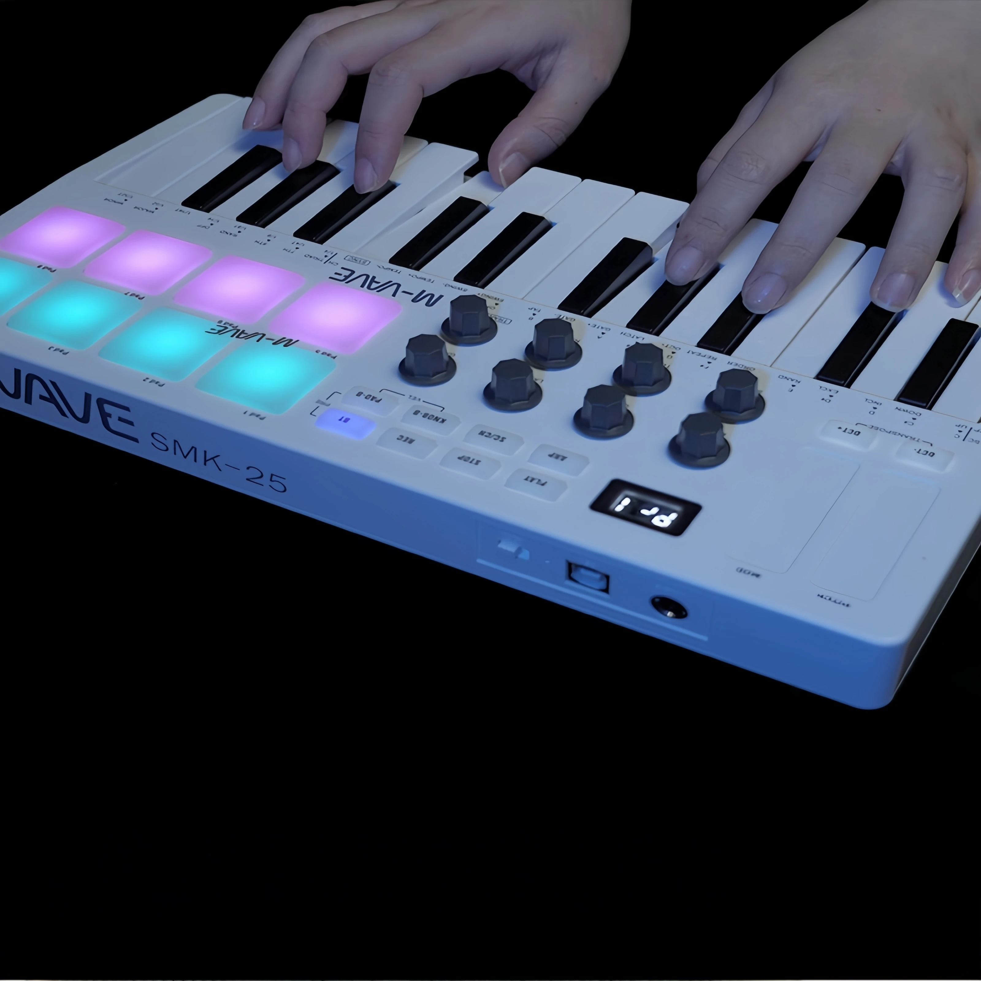 25-Tasten-MIDI-Controller mit RGB-Pads: Der perfekte Begleiter für Musikproduzenten im Alltag