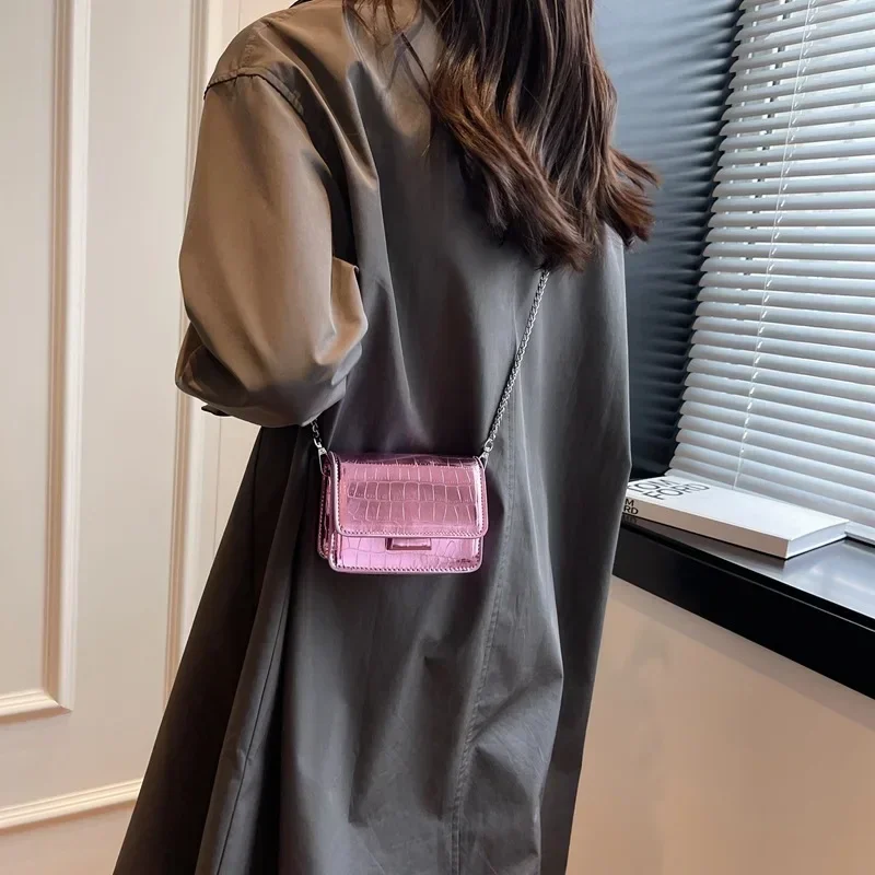 Vintage kobiety srebrna elegancka torba Crossbody luksusowy projektant maลe torby na ramiฤ moda zลota Mini kwadratowa urocza skรณra Pu torebka sac