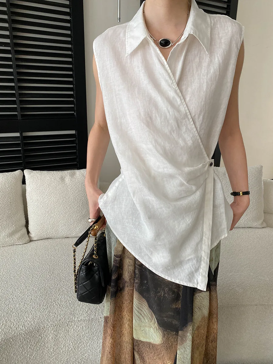 Sommerliches Damen-Freizeithemd in einfarbigem Design mit unregelmäßiger seitlicher Schnalle und umklappbarem Kragen, ärmellos – Detail 21