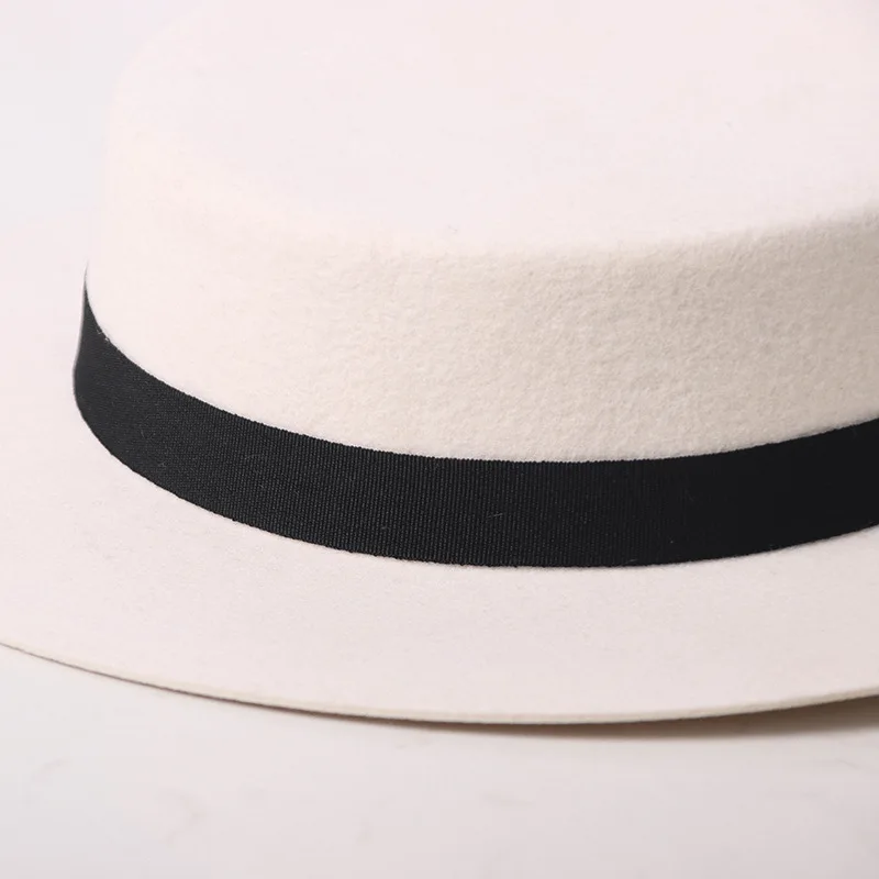 Designer Custom Winter Shallow Top Wool Felt Fedora Hat For Women Men Chain Decoration Top Hat Fashion Catwalk Caps High Quality