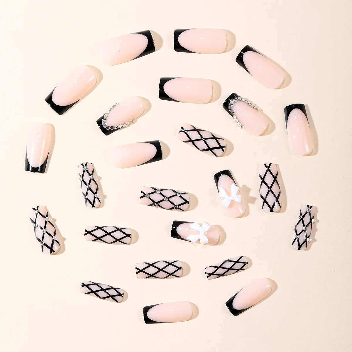 女性用3Dフェイクネイル、ミディアムスクエアネイルチップ、レオパードブラック菱形ラインストーンデザイン、プレスオンつけ爪アートセット