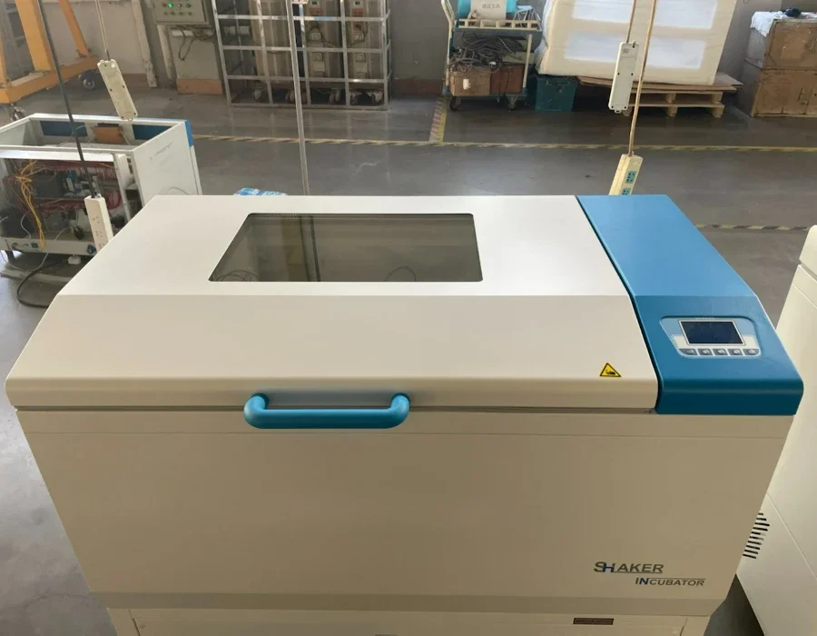 BEING Chest Type Laboratory Thermo Shaking Incubator Touch Screen Shaker Incubator for Scientific Research