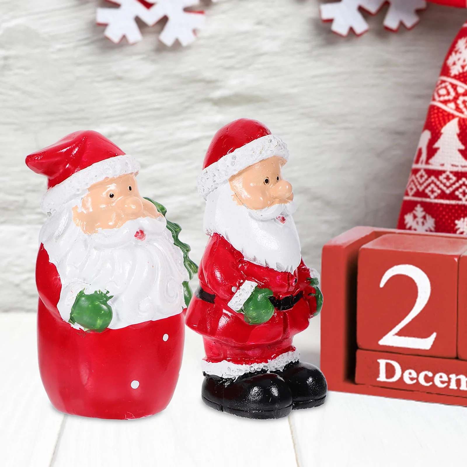

4Pcs Resin Festive Decorations Lovely Santa and Snowman Designs Christmas Home Garden Party Decoration Winter Scene Ornament Set