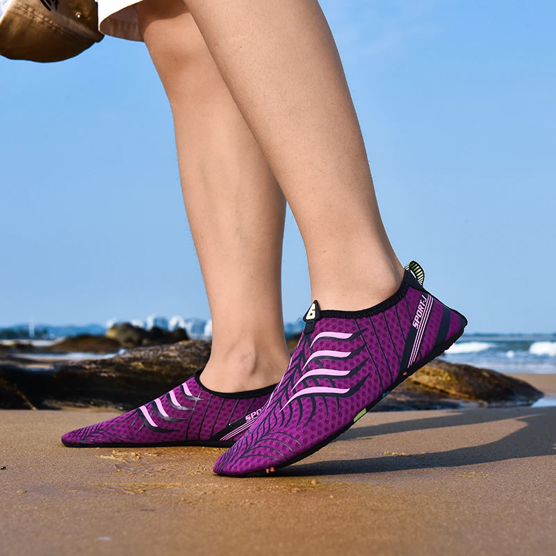 Nuevos zapatos de agua Upstream de alta calidad, zapatos de playa para hombres y mujeres, secado rápido, transpirables, cómodos, antideslizantes, resistentes al desgaste para la playa