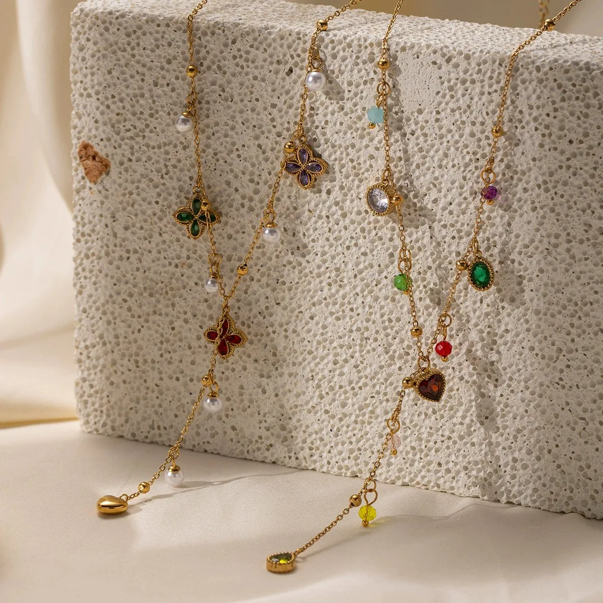 Edelstahl-Halskette mit farbigem Zirkon und Quaste, luxuriöse lange Halskette mit herzförmigem Perlenanhänger, Zirkon-Quaste, nicht verblassender Schmuck – Detail 11