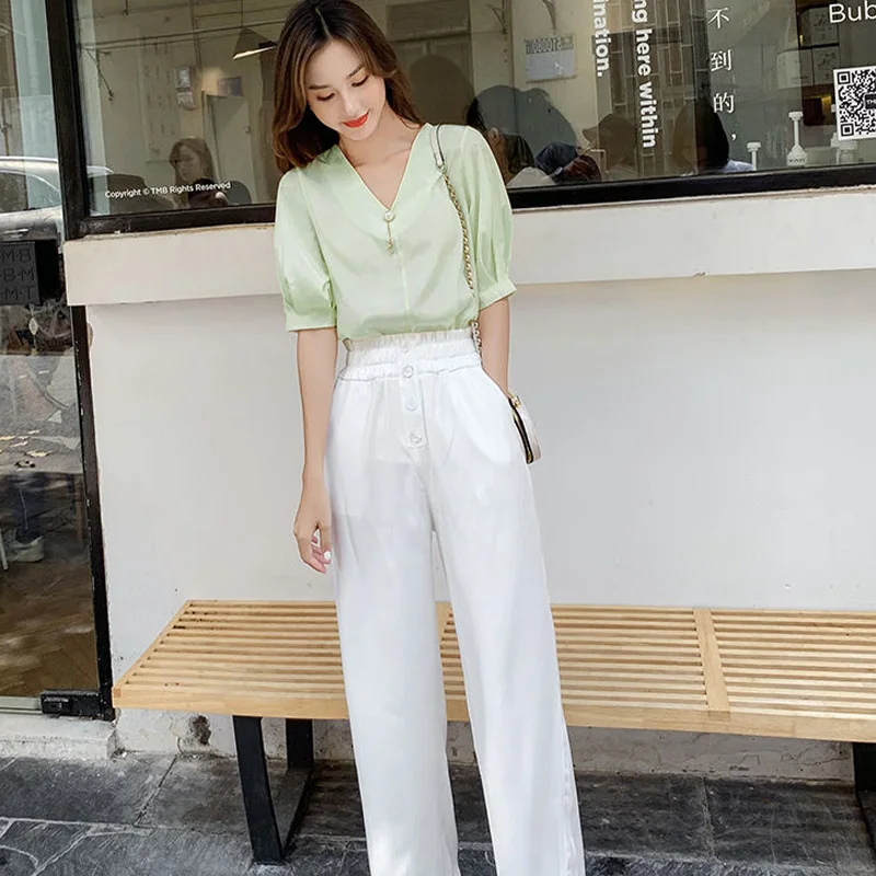 Summer New Solid V-Neck Fashion-forward Short Sleeve Shirt Loose Casual Young Style Pullovers Original Design Popular Women Top