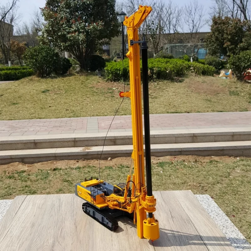 1:35 Scale XCMG XR220 Rotary Drilling Rig Ground Vehicle Diecast Alloy Construction Machinery Model Display Collection Souvenir