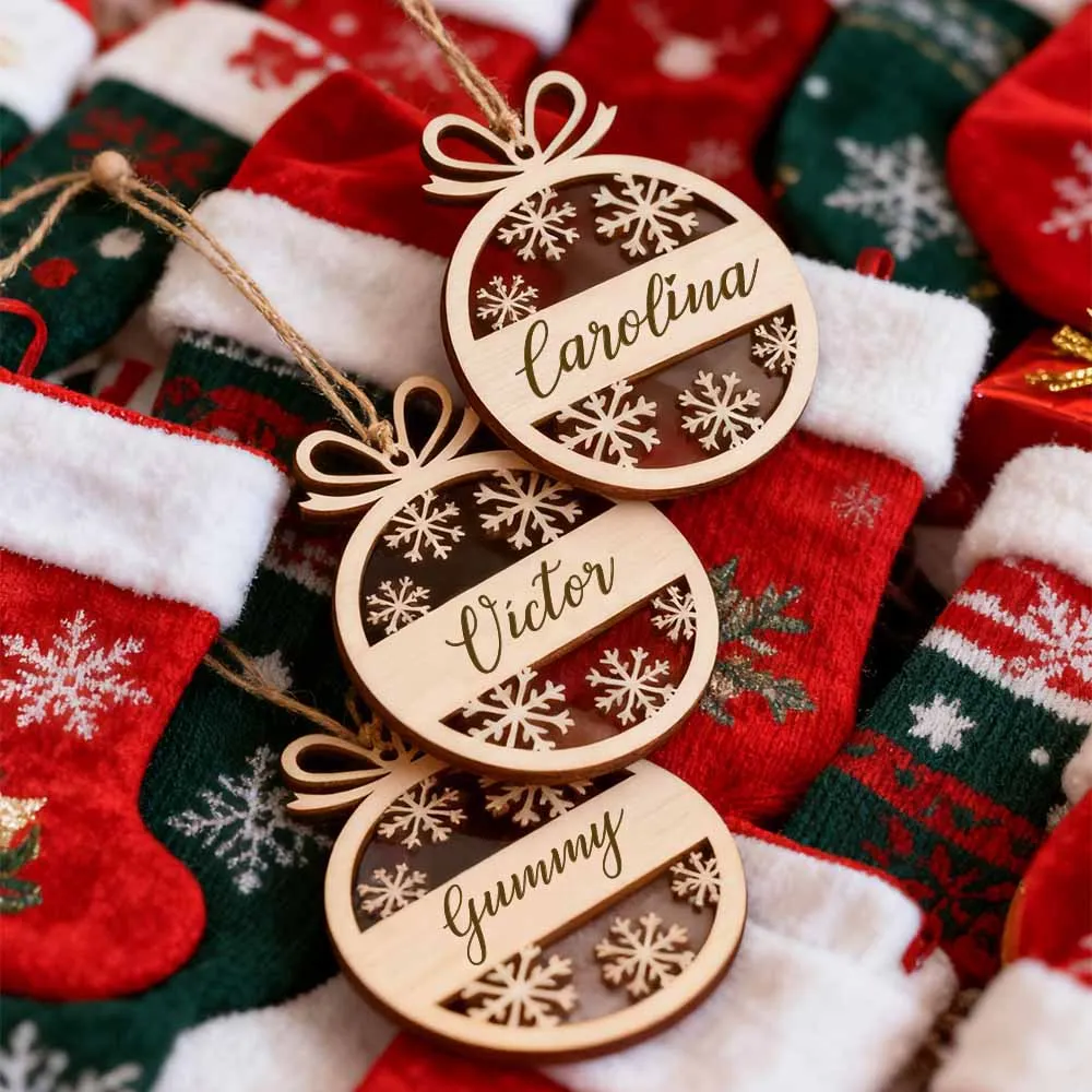 مجموعة مكونة من 5 قطع من زينة عيد الميلاد الشخصية مع الأسماء، وعلامات هدايا عيد الميلاد، وزخارف عيد الميلاد الخشبية، ومعلقات شجرة عيد الميلاد