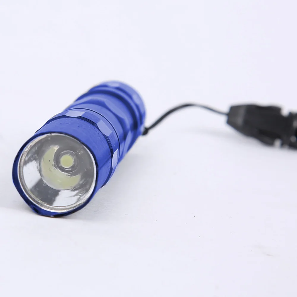 Portable Key Chain Flashlight Mini LED Flashlight Uses AA Batteries for Household Emergency Lighting Hiking Camping