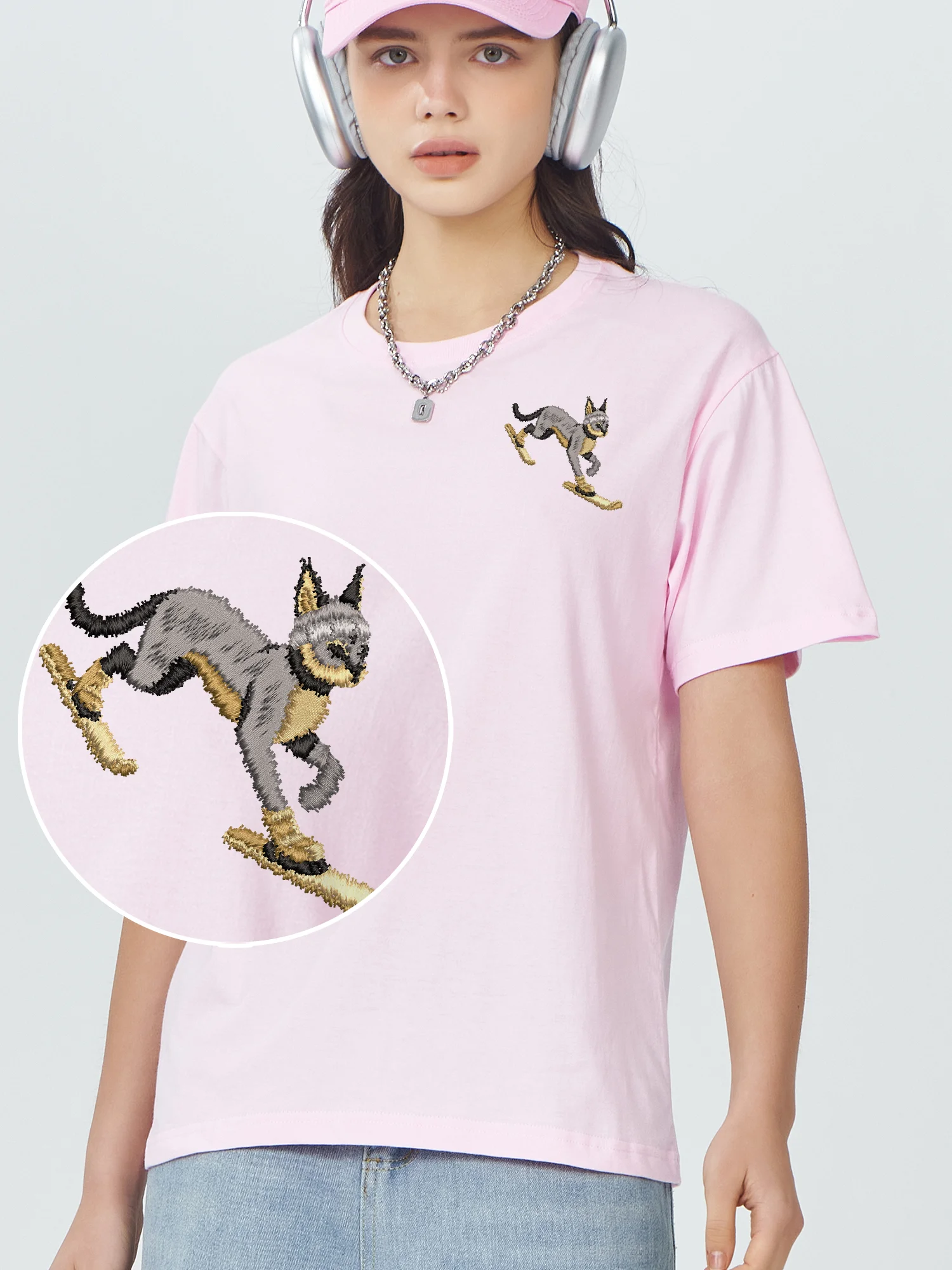 

Skiing Cat Embroidered Cotton T-Shirt Men Women Luxury Designer Breathable Fashion Embroidery Tops Gift Idea