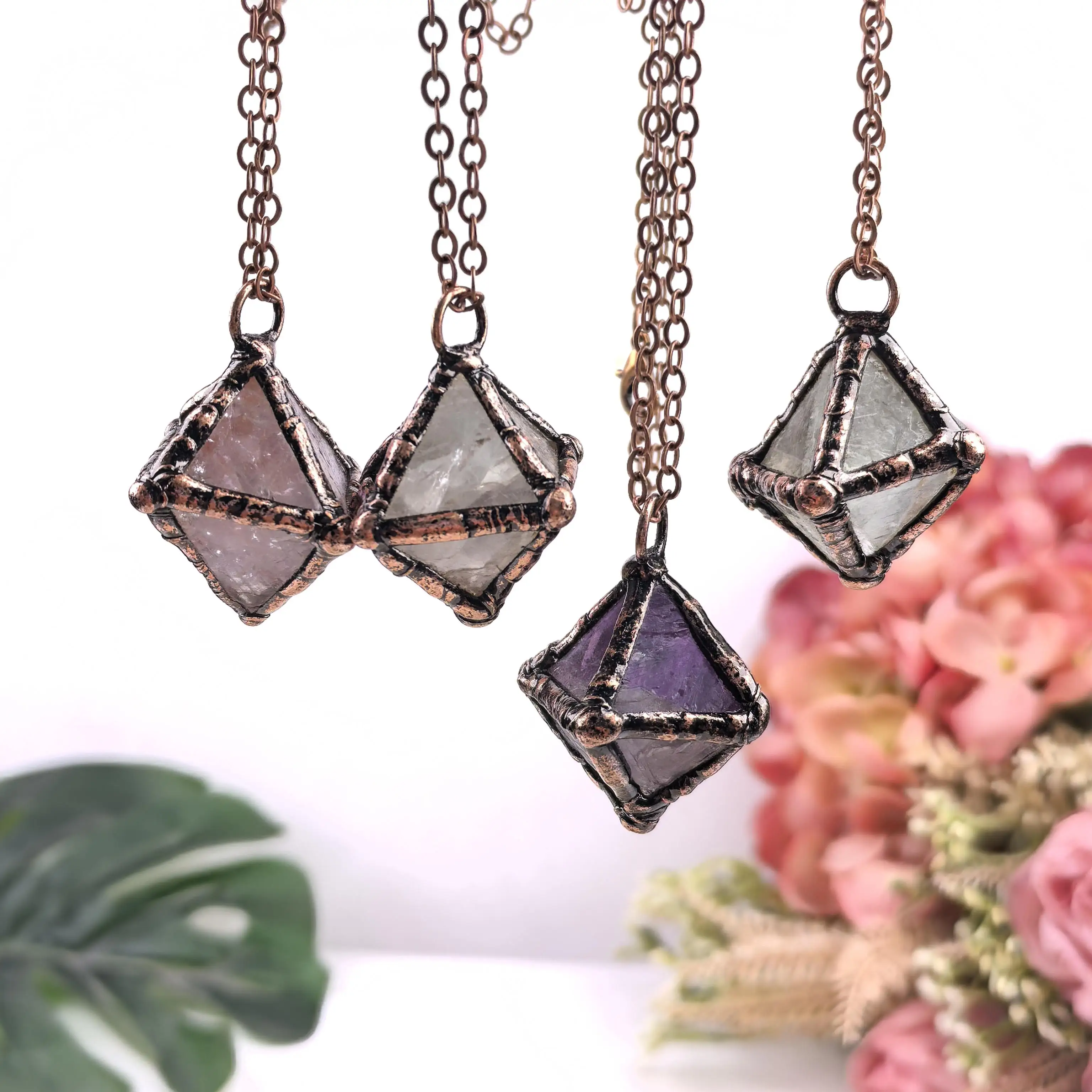 

Soldered Bronze Fluorite Pendants,Healing Crystal Natural Rainbow Quartz Cube Charms Antique Necklace Women Jewelry Gifts,QC3431