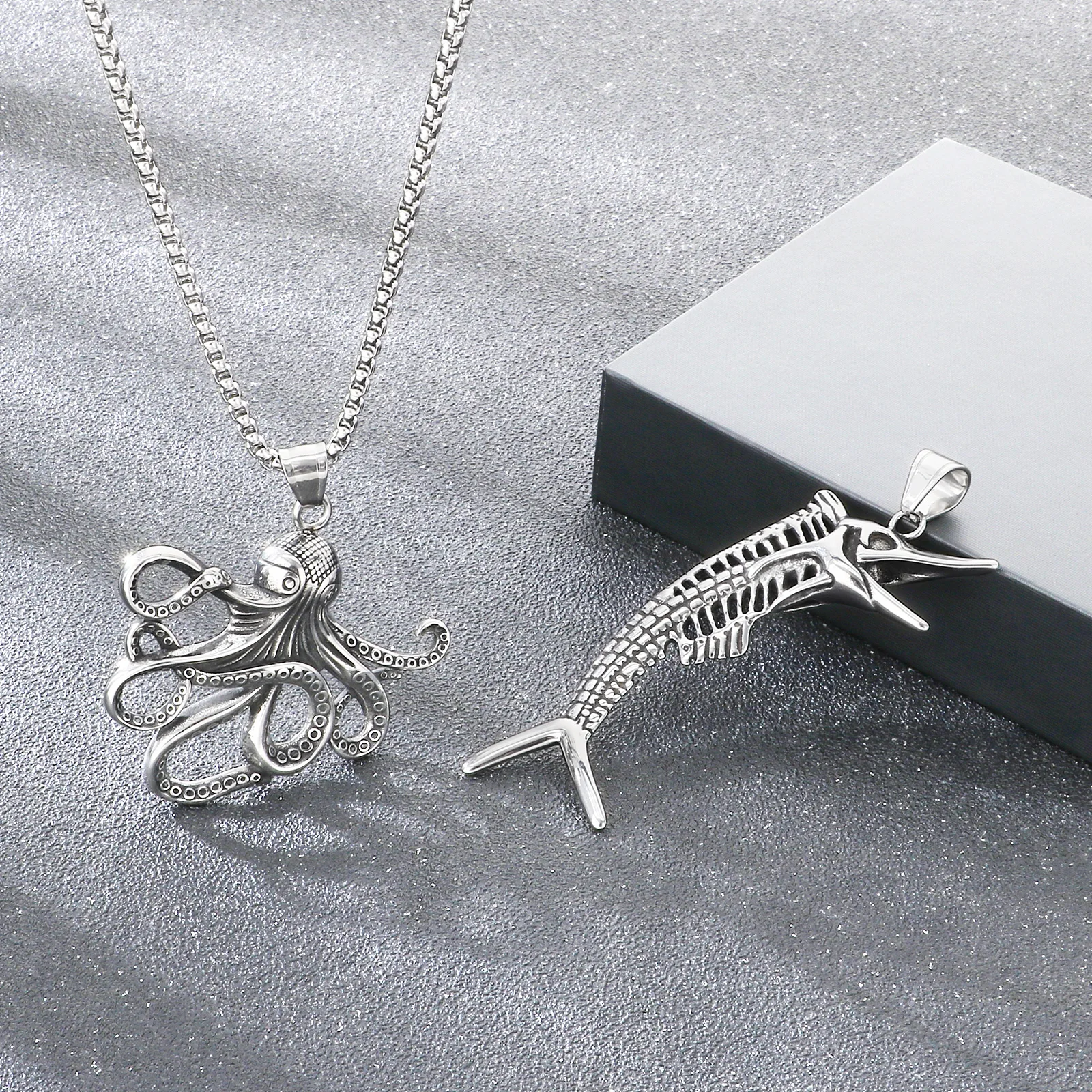 Collana con ciondolo a forma d - Fashion Street Singapore recensione e prezzo