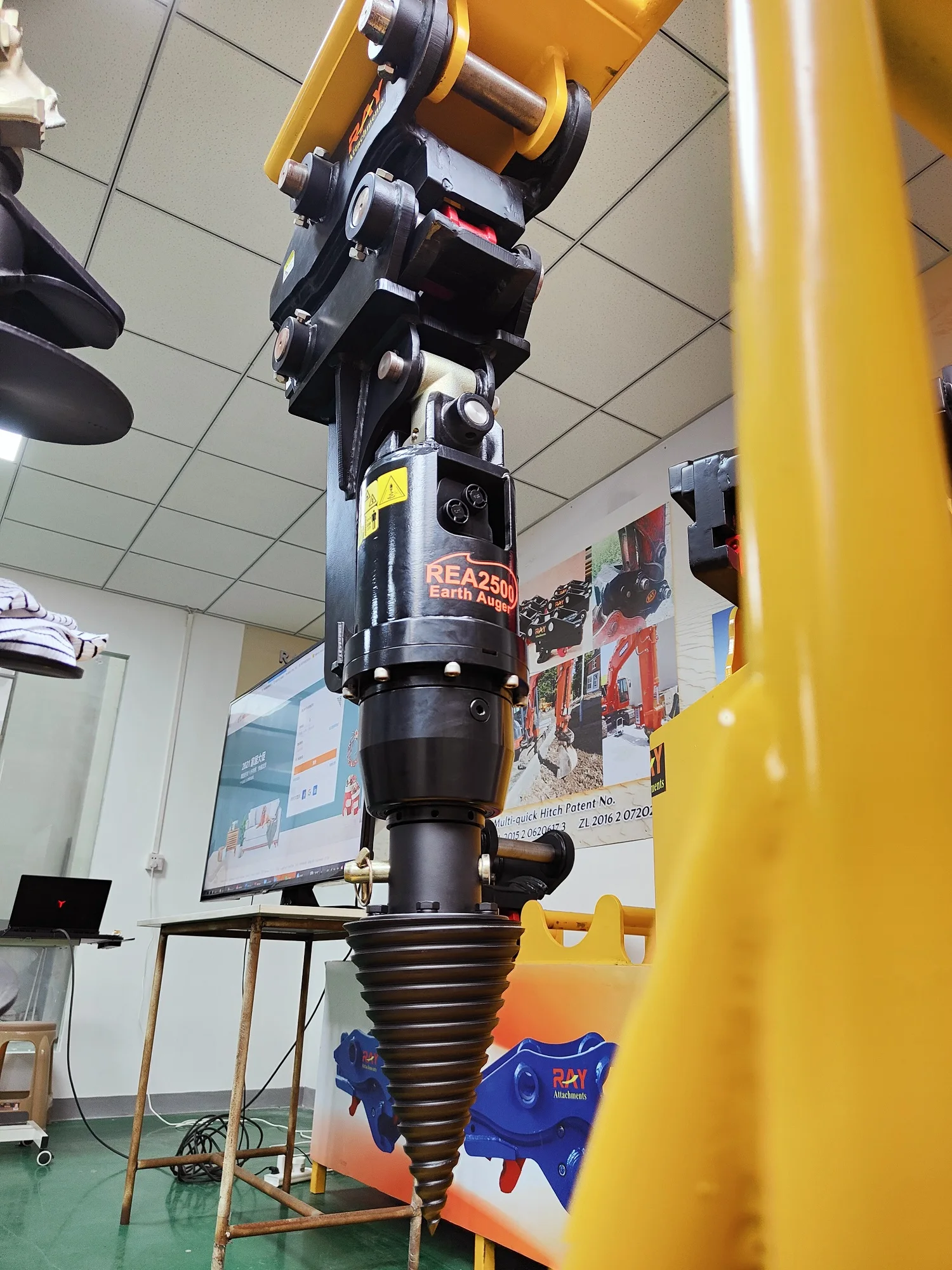 Forestry Machinery Logging Attachment Firewood Splitting Cone Log Splitter Mounted on Excavator