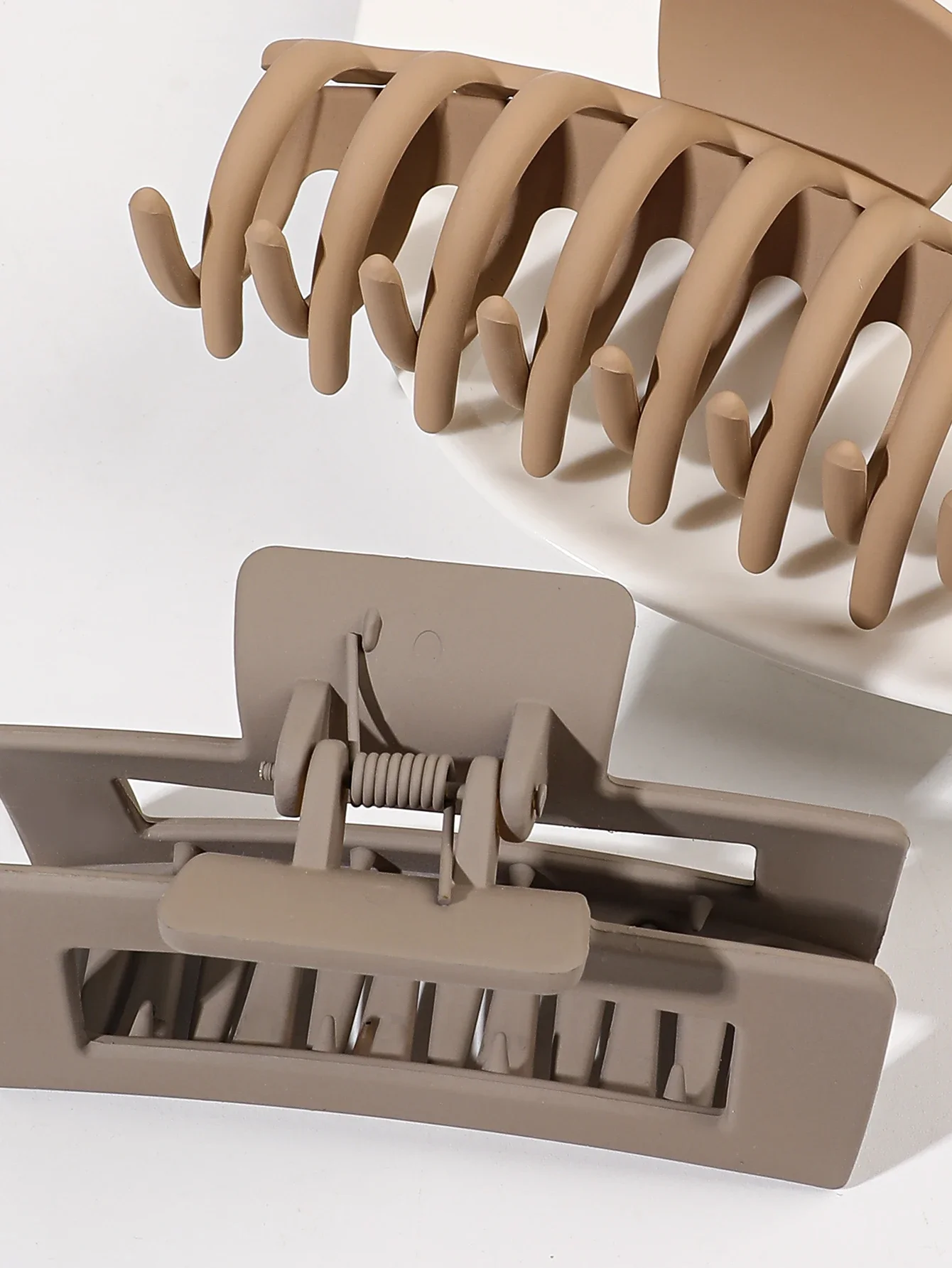 5 قطع من مشابك الشعر الكبيرة ذات الألوان والأشكال المختلطة للنساء والفتيات، شعر مجعد رقيق وسميك، ومشابك فكية قوية.