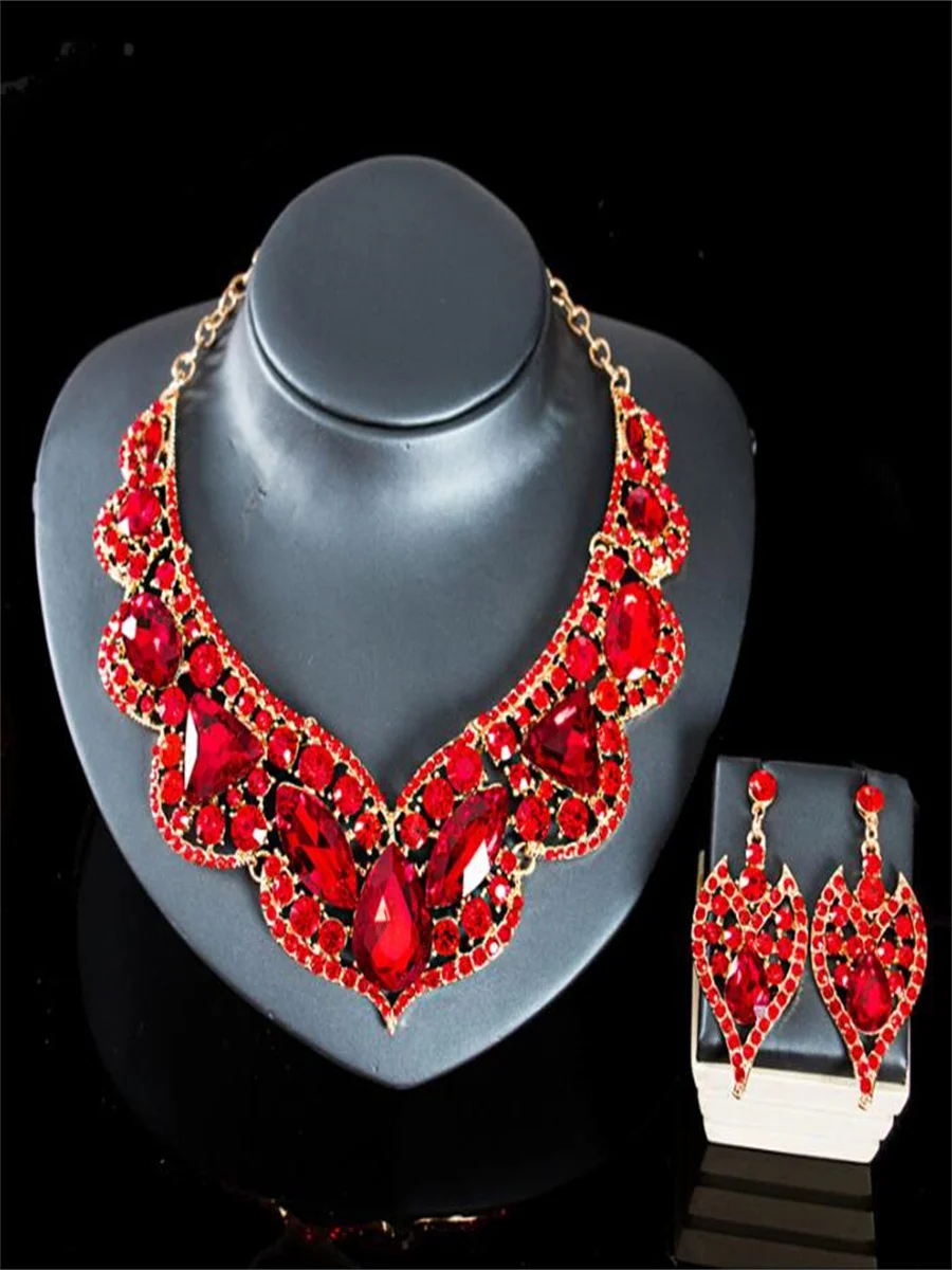 Banquet accessories, short crystal necklace earrings High-grade electroplated alloy jewelry for woman