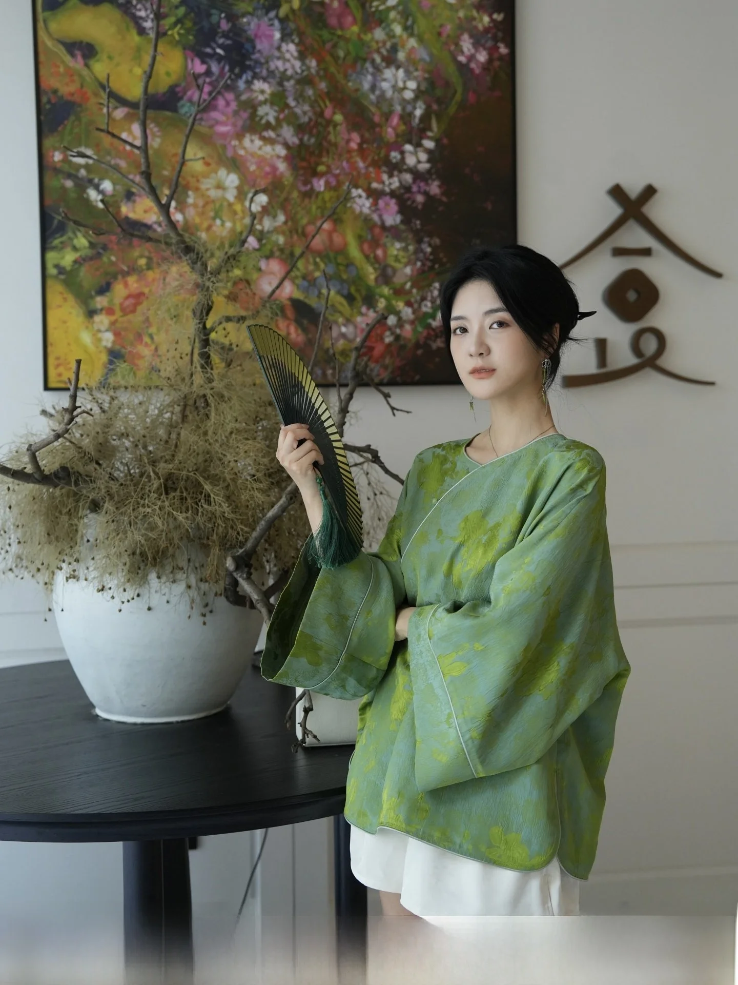 

New Chinese Sle Long Sve T-irt Embroidered Front Panel Button up Blue een Color Loose Fit Casual Women's Top