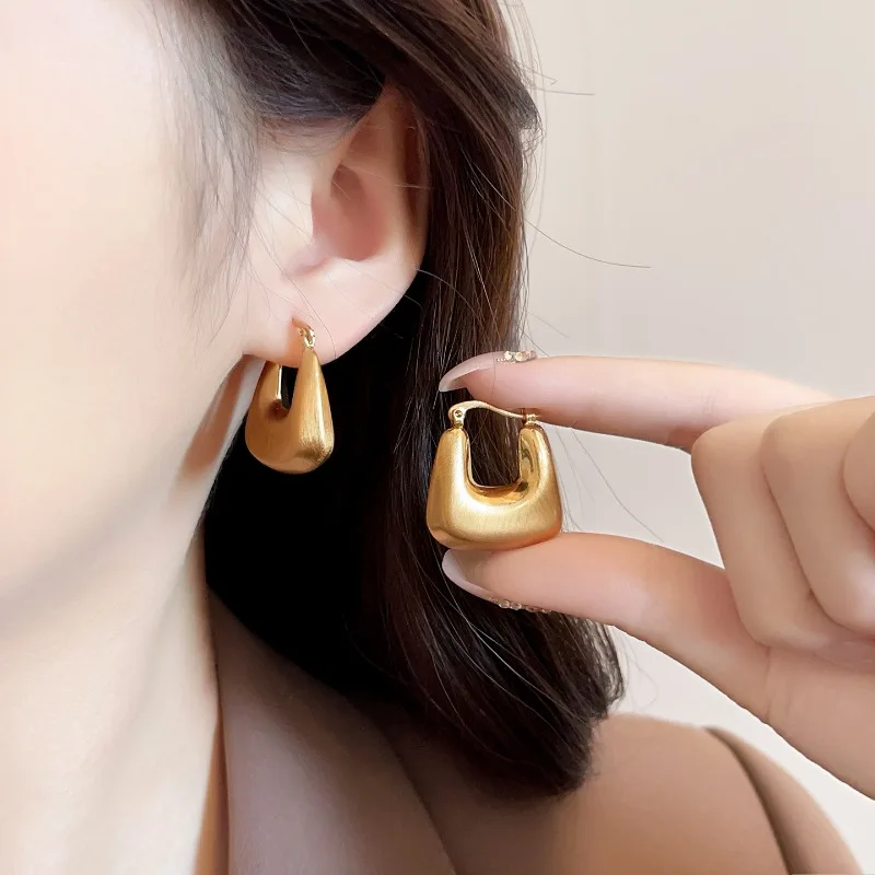 

HQ Golden Trapezoidal Earrings for Women 2025 New Popular Earring Luxury High Quality Niche Personalized Ear Buckle Jewelry Gift