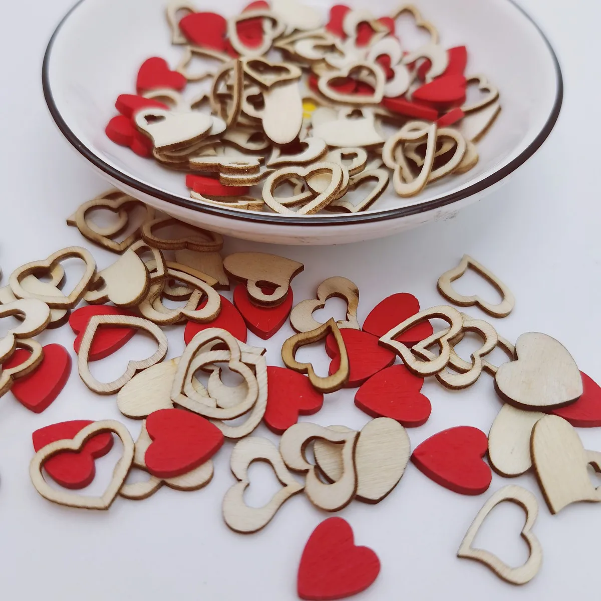 100pcs 15mm Mini Wood Natural Hollow Love Heart Cutout Wooden DIY Arts Crafts Valentine's Day Wedding Table Confetti Decorations