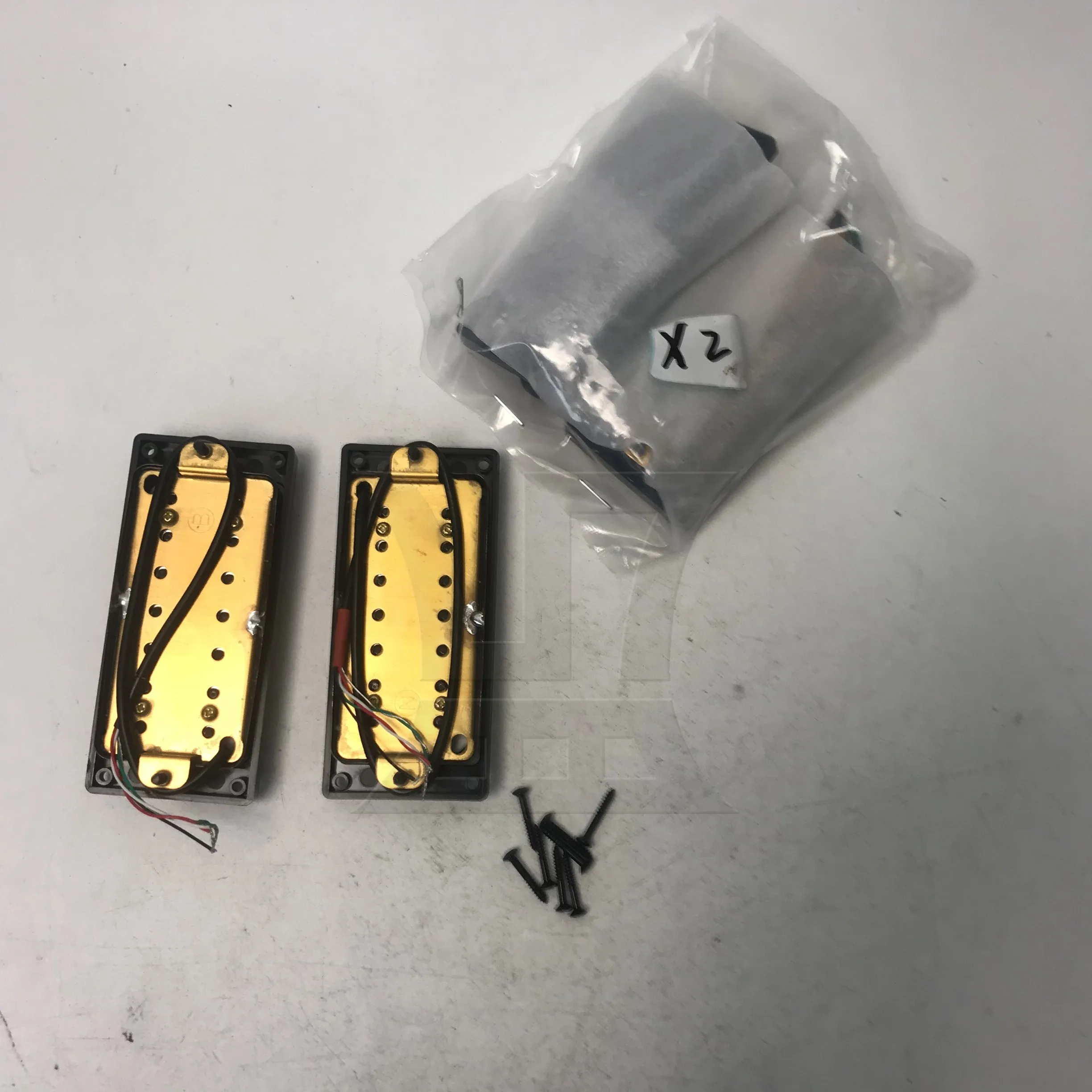 

Yibuy 2pcs Double Rail Bridge Pickup Humbucker Red Black Guitar Replacement Parts