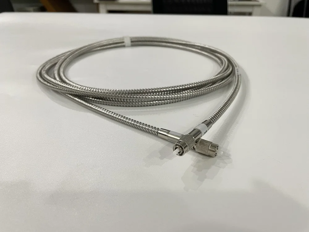 105 um/400 um Edelstahlmantel sichtbarer NIR-Reichweite FC-SMA-Anschlüsse Multimode-Glasfaser-Patchkabel