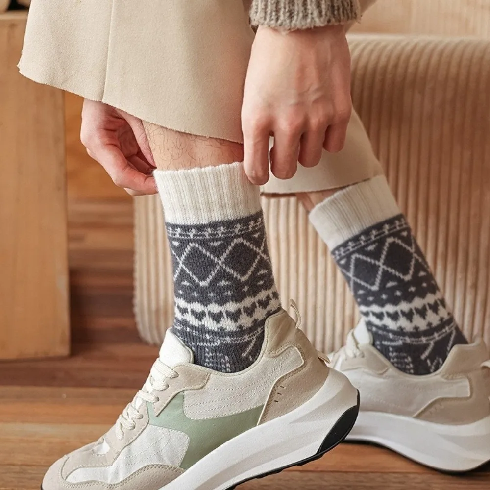 New Warm Winter Socks Ethnic Style Soft Cold-proof Socks Comfortable Diamond Pattern Mid-tube Socks Men