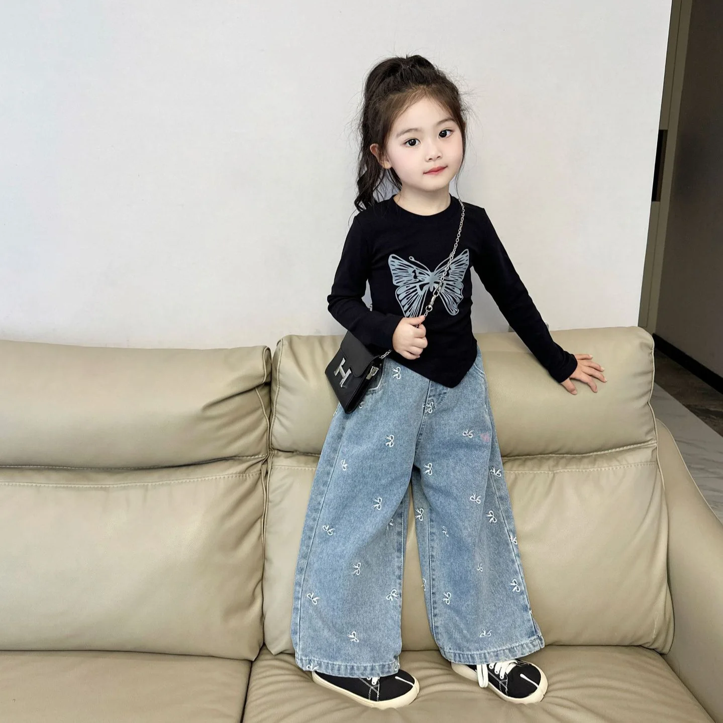 

2025 spring new baby girl butterfly long-sleeved T-shirt children's spring bottoming shirt girls short fashionable top