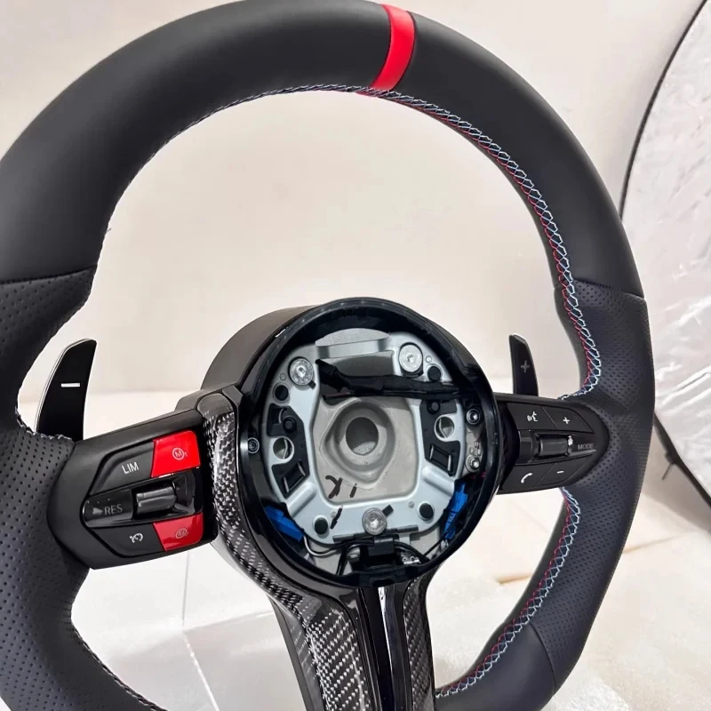 

Руль на заказ для BMW F-серии (F20, F21, F40, F52, F22, F23, F46, F30, E90) с подрулевыми лепестками переключения передач, высокое качество