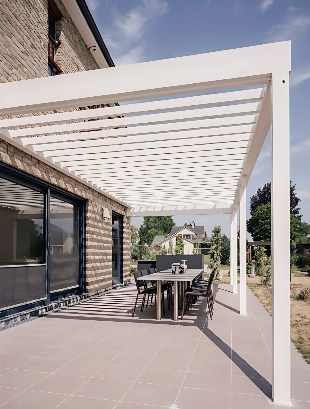 Luxury Motorized Louver Aluminum Pergola Sun Rain Protection Eco-Friendly Customizable Sizes Gazebo for Outdoor Kitchen Garden