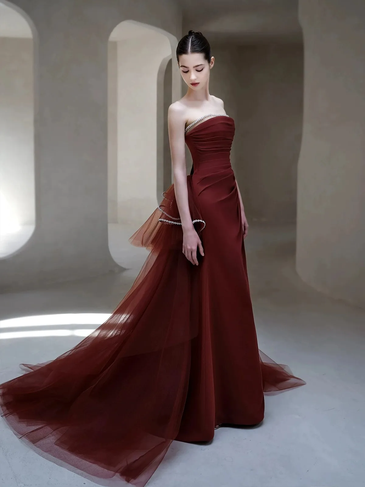 

Saudi Arabia Evening Dress Burgundy Prom Dress Strapless Lace-up Back Satin with Tulle Party Dress