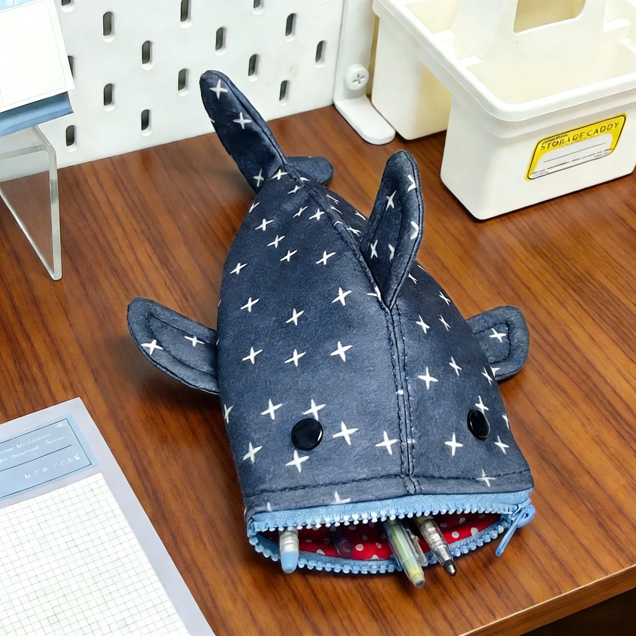 

Пенал-косметичка Shark, вместительный, на молнии, для ручек, карандашей и маркеров, милый дизайн