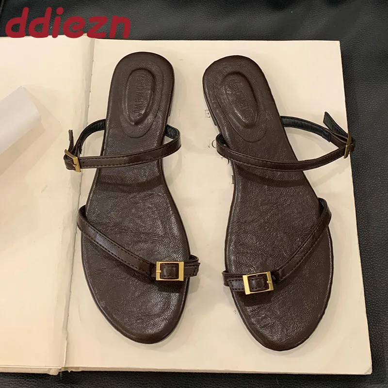 

Модные шлепанцы с круглым носком, женские весенне-летние пляжные женские шлепанцы с металлической пряжкой, женские тапочки на плоской подошве, сандалии, обувь