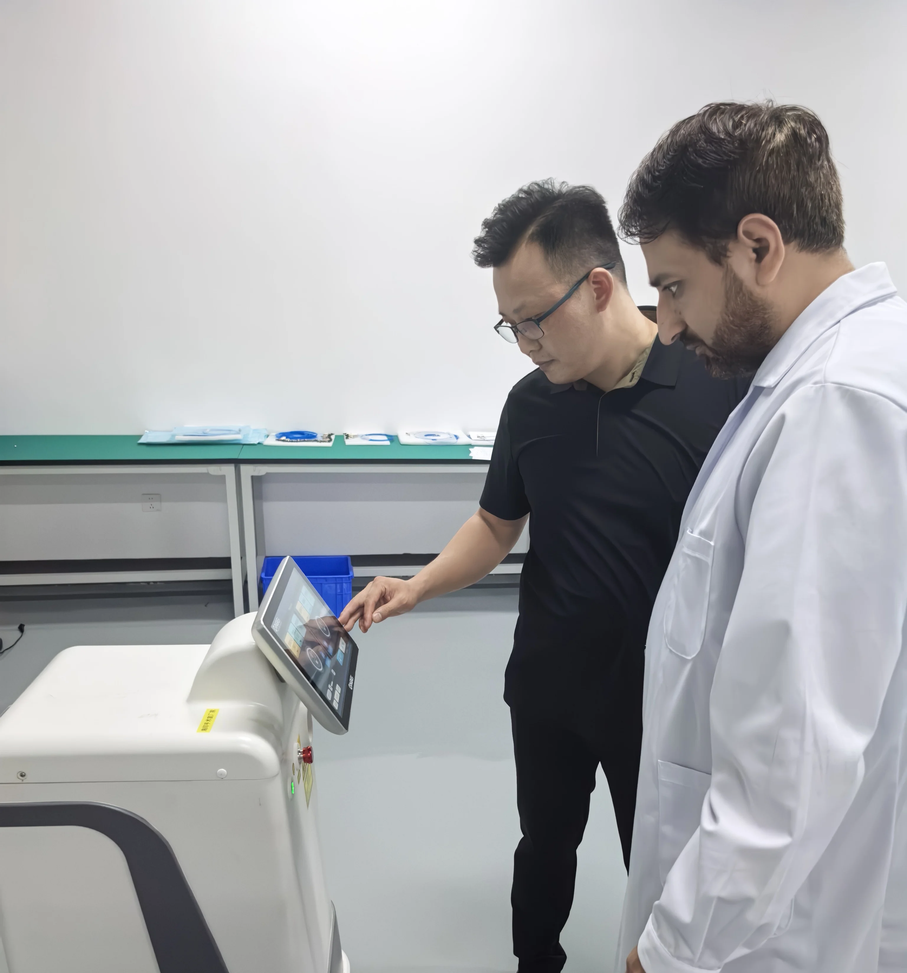 Thulium Fiber Laser System Super Pulsed 1940nm Gold Wavelenth Urology Stone Dusting Lithotripsy Device