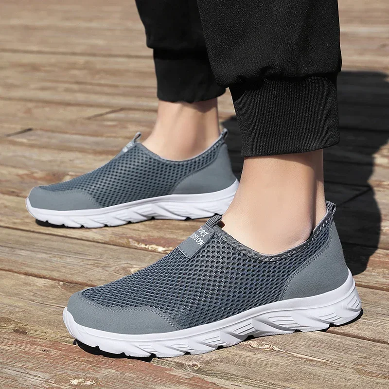 Nuovi mocassini in rete da uomo scarpe Casual traspiranti Slip on Sneakers Casual da uomo appartamenti da uomo antiscivolo scarpe da passeggio all'aperto taglia 38-46