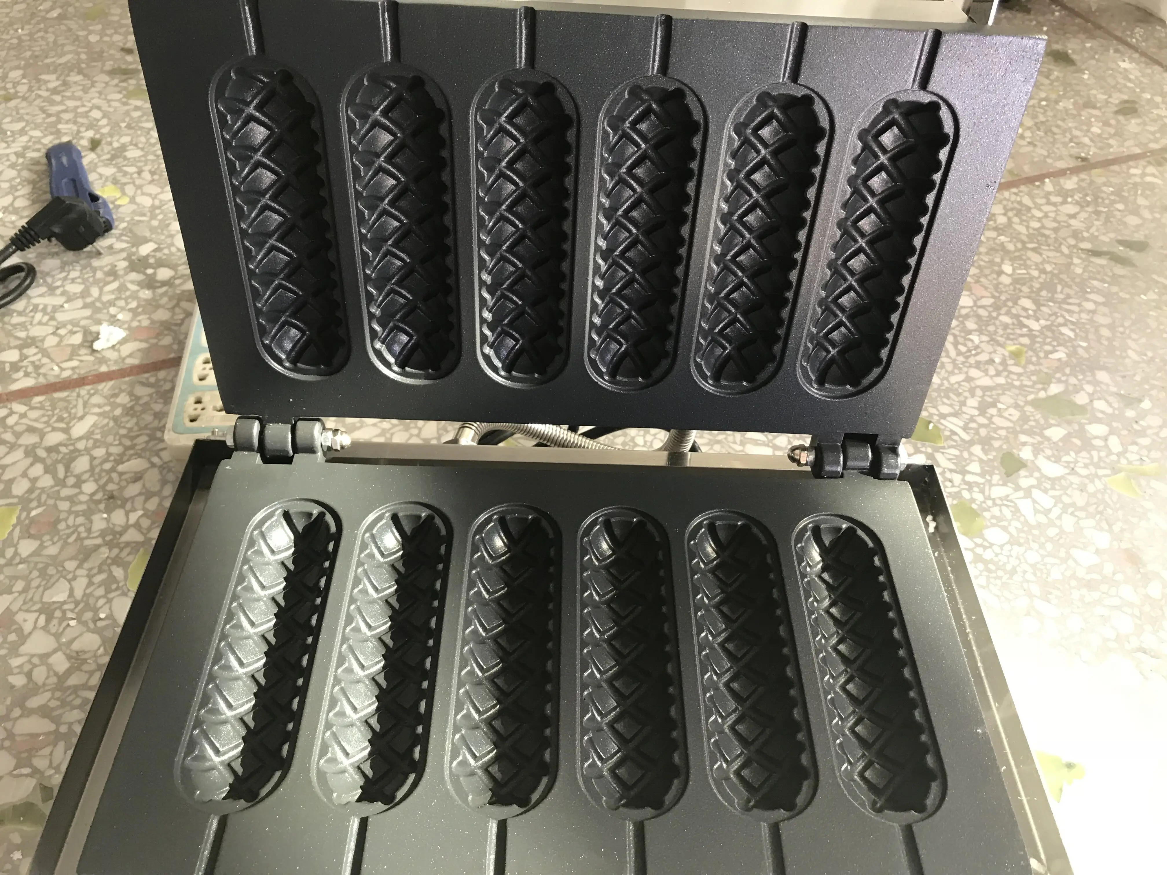 Kostenloser versand Elektrische gemischt typ Corn form von hot-dog-grill/Corn ofen/heißer gog am stiel waffeleisen /mais wurst maschine/