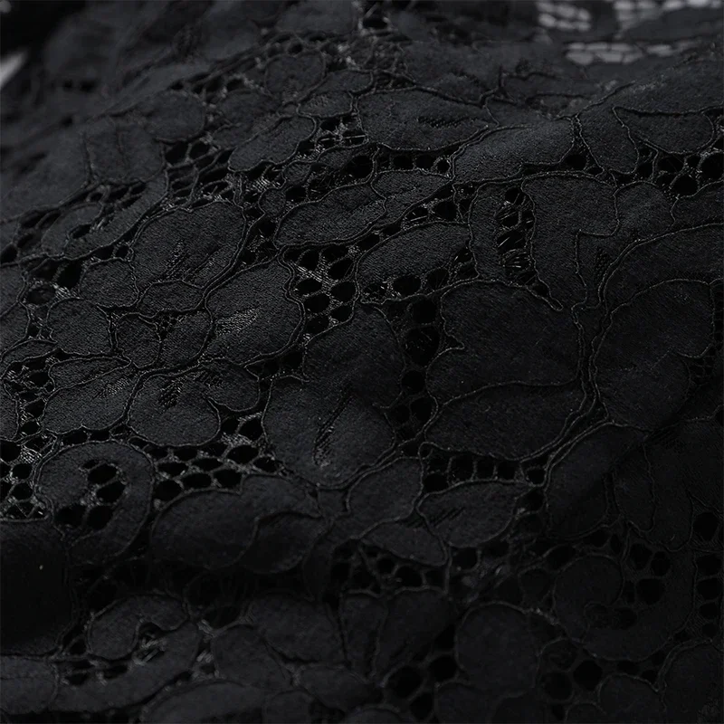 V-Ausschnitt Kurze Kunstpelzjacke für Damen in Schwarz, mit Lochmuster, Spitze, langen Ärmeln, schmal geschnitten, für Herbst und Winter, modische Damenjacke 2026 – Detail 6