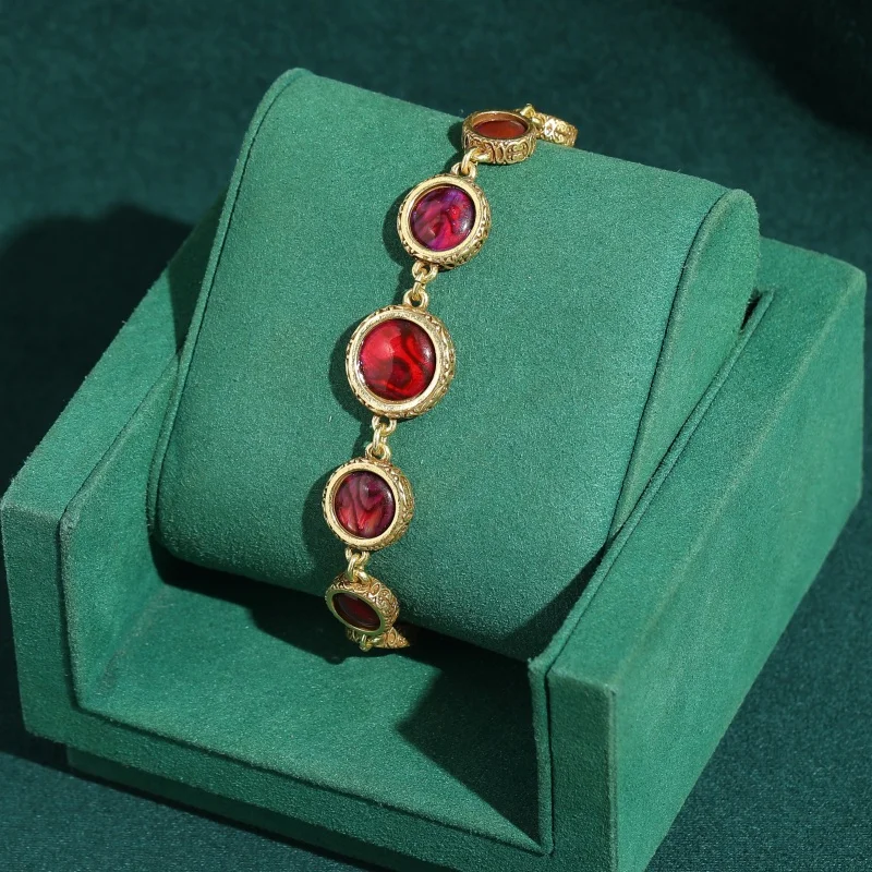 

Vintage Red Stone Bracelets Gold Color Round Woman Classic Elegant Wrist Accessories Mother Birthday Quality Jewelry Gift 2026
