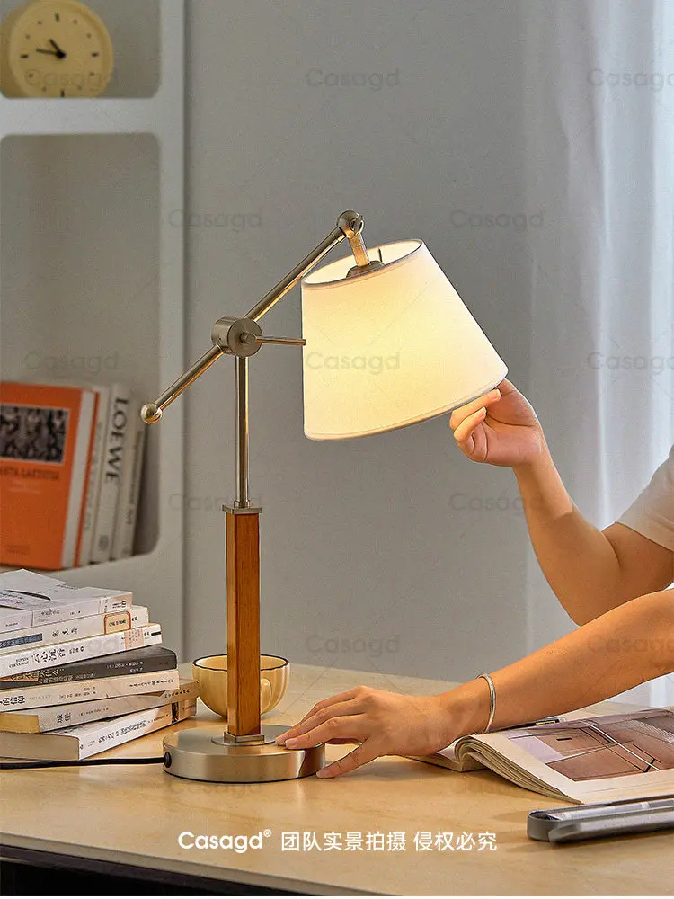 Vintage solid wood desk lamp designer with rocker arm desktop decoration high-end retro Bauhaus bedroom bedside ambient light