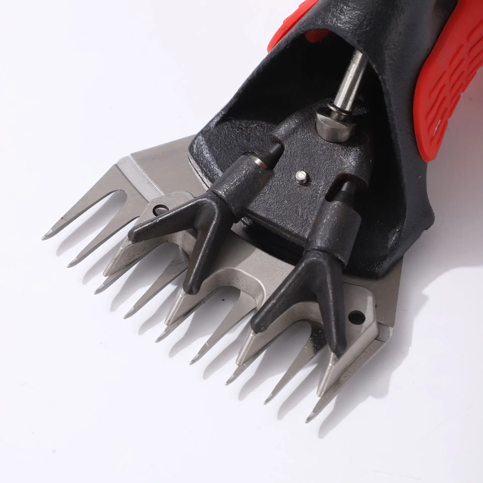 Krachtige elektrische schapenschaarmachine Laagspanning boerderijdierenhaarschaar Nieuwe staat metaalproduct